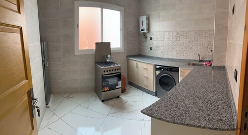 شقة مفروشة للكراء اليومي بالقصر الكبير تتتكون من صالة، غرفتين نوم ، حمام ،مطبخ