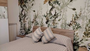 1 habitación, tabla de planchar con plancha, wifi y ropa de cama 