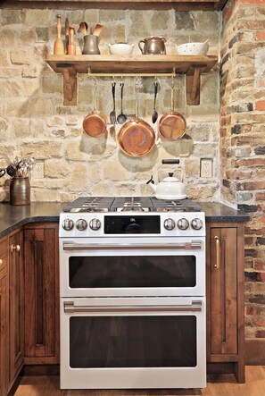Oven, stovetop, dishwasher