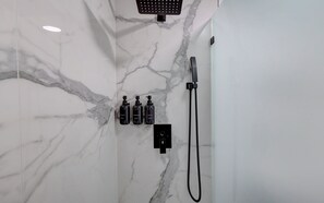 Chambre Simple Supérieure, 1 très grand lit, non-fumeur, vue ville | Salle de bain