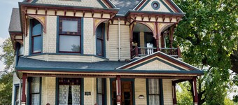 Victorian Charm~Walk to downtown~Visit nearby wineries and farm stands this fall