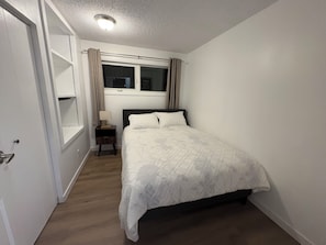 4 bedrooms, iron/ironing board, WiFi