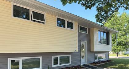 Spacious and Cozy Bunglow with 4 Bedrooms-Sweet Home with Free Parkings