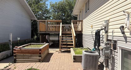 Spacious 4 Bedrooms-Sweet Home with Free Parking