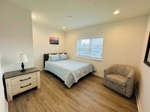 5 bedrooms, iron/ironing board, WiFi, bed sheets