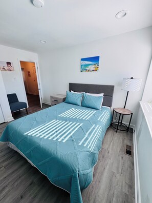 5 bedrooms, iron/ironing board, WiFi, bed sheets