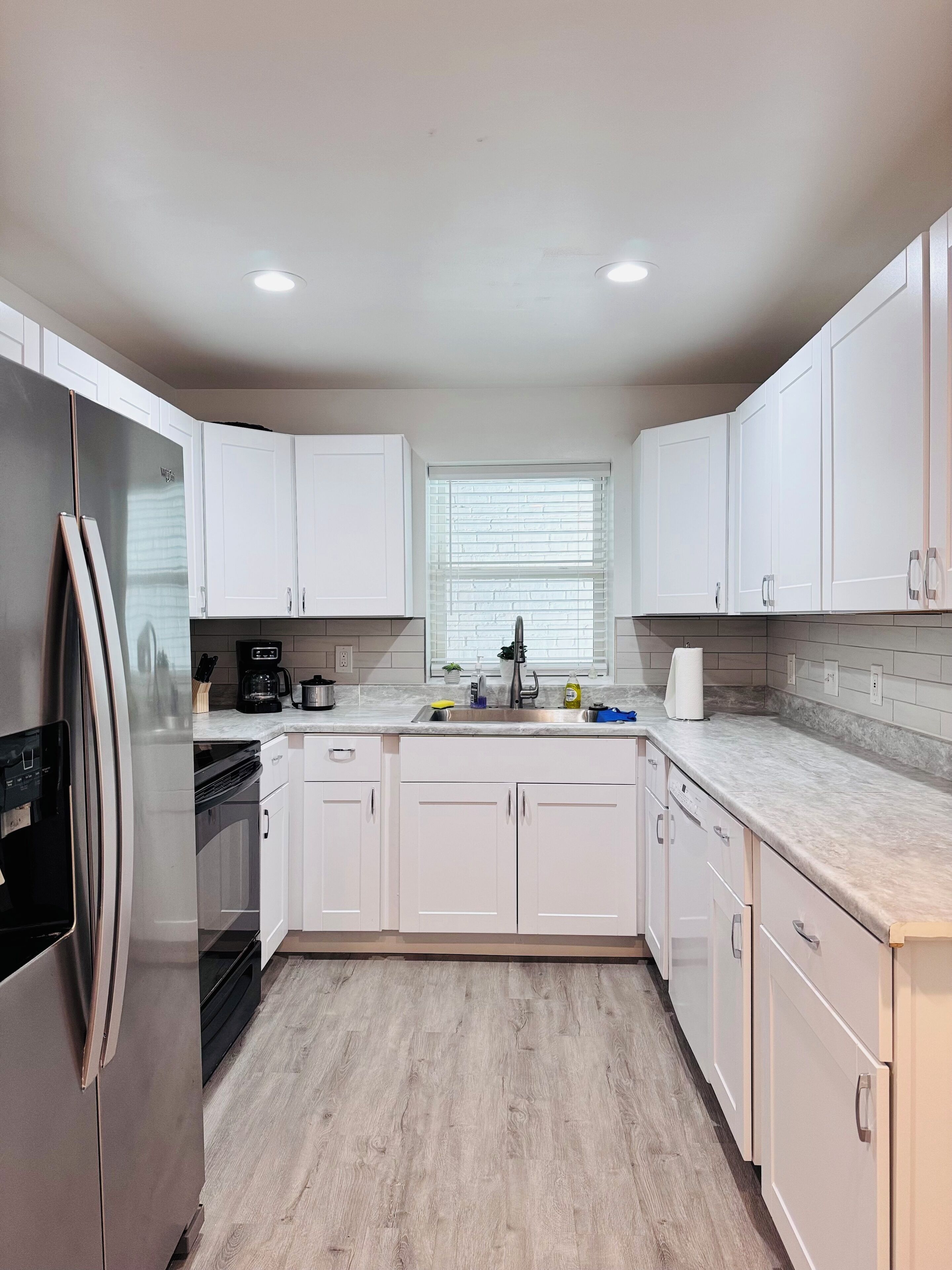 Refrigerador, microondas, horno, placa de cocina