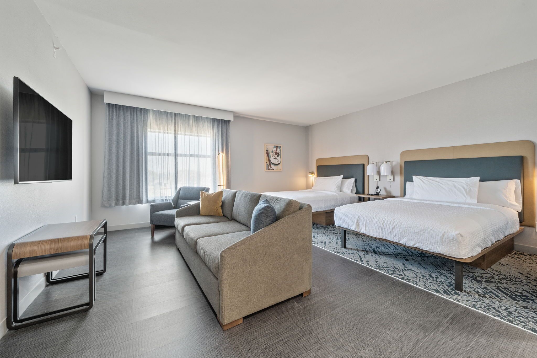 Schreibtisch, laptopgeeigneter Arbeitsplatz, Bügeleisen/Bügelbrett