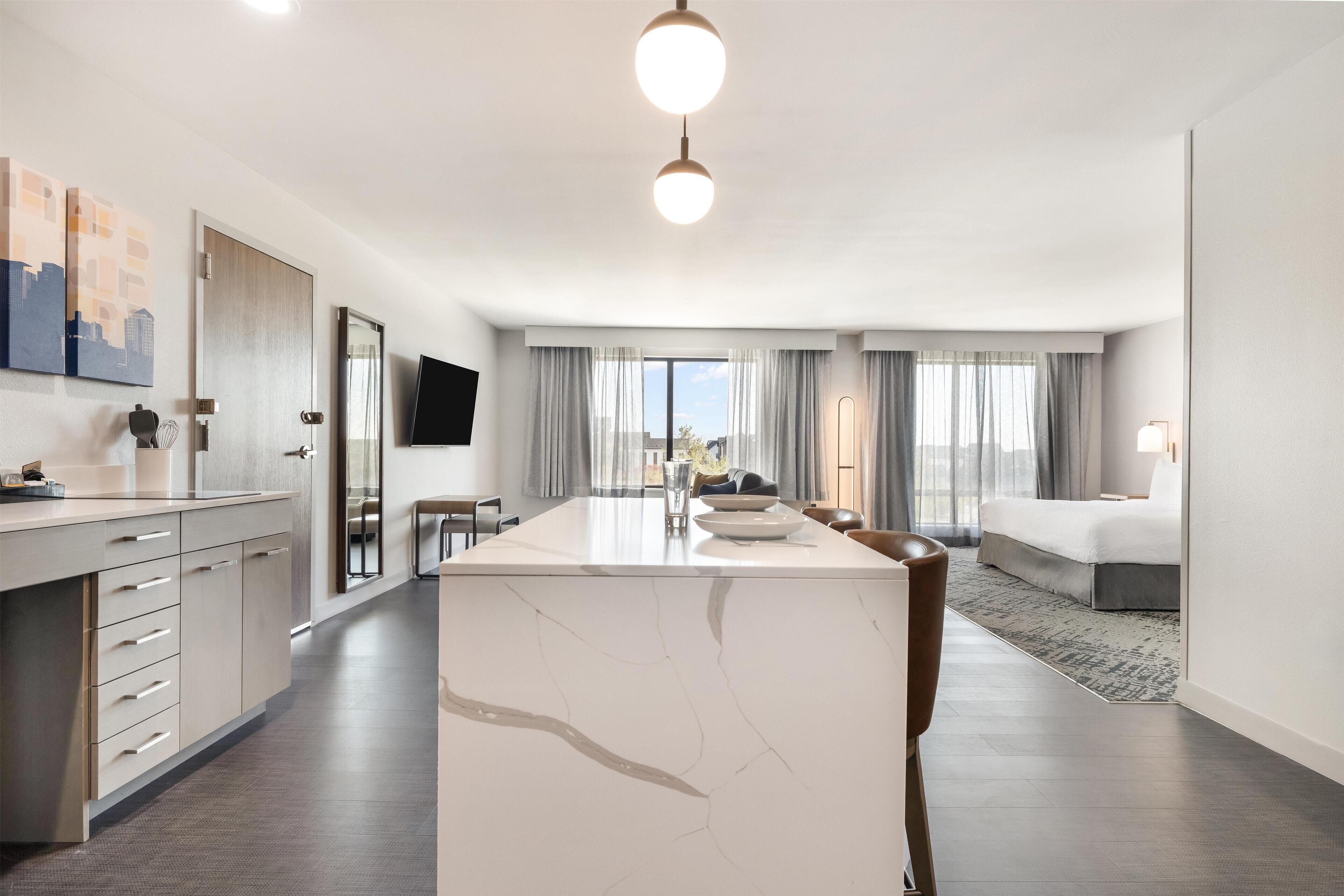 Skrivebord, skrivebord for bærbar PC og strykejern/-brett