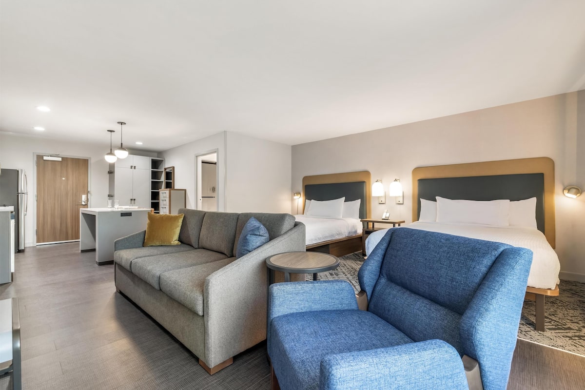 Smart TV 65 polegadas com canais digitais, serviços de streaming