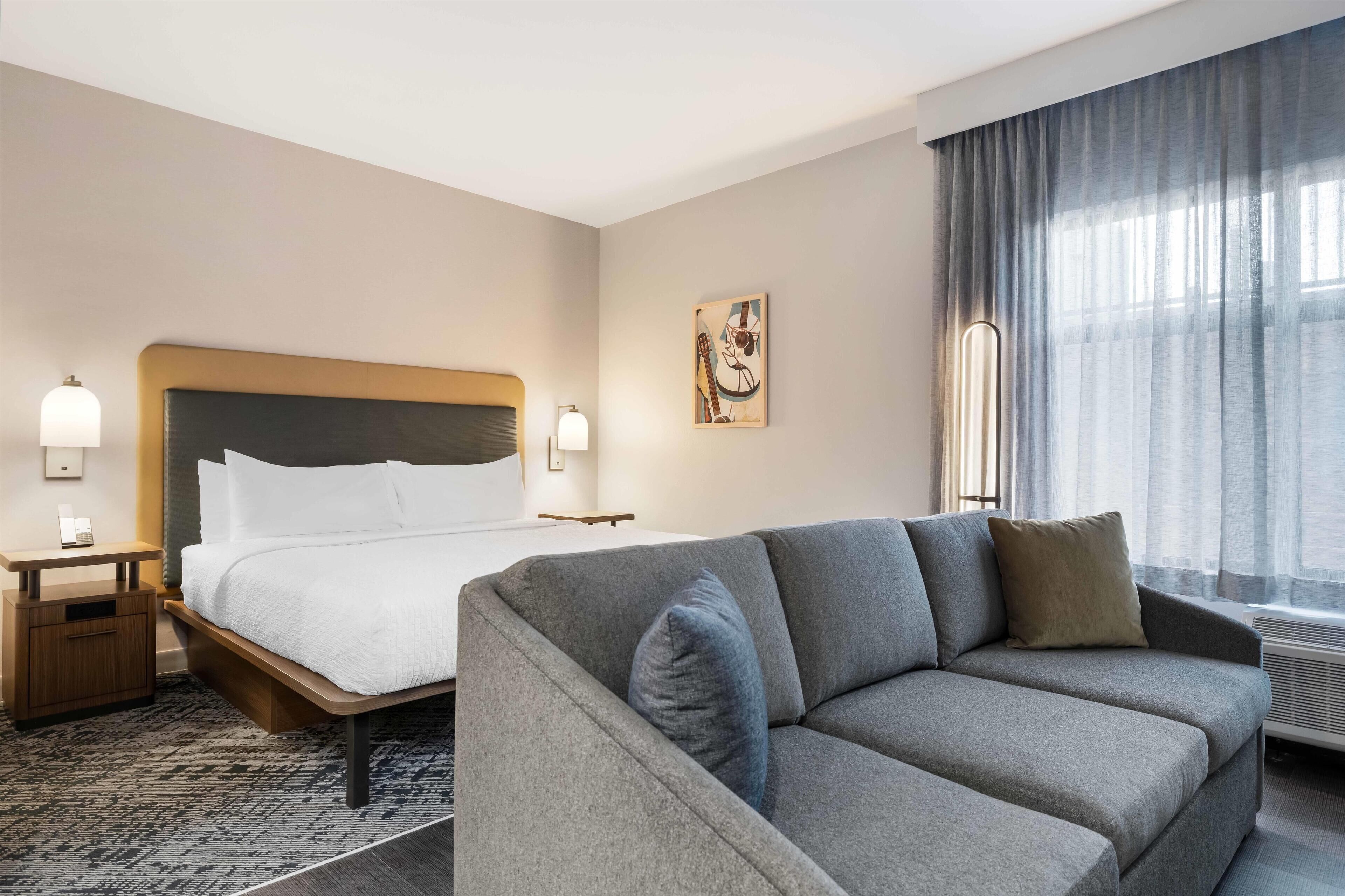 Desk, laptop workspace, iron/ironing board, free WiFi