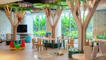 Área de juegos infantiles techada