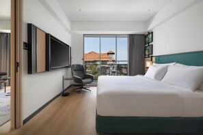 Minibar, in-room safe, desk, laptop workspace