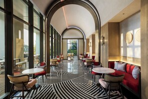 2 restaurants; breakfast, lunch, and dinner served - Canopy By Hilton Shanghai Belfry Plaza (Shanghai)