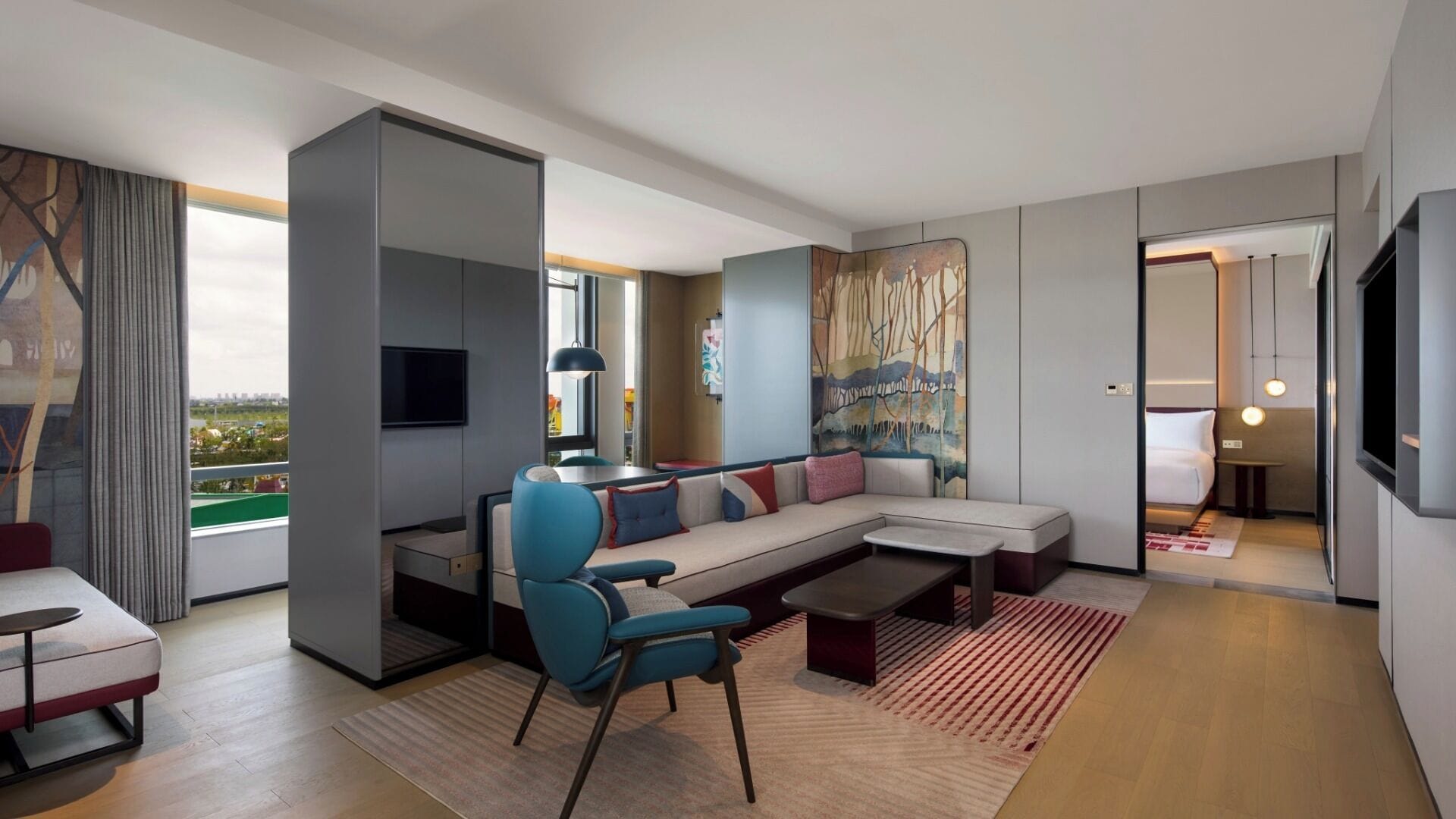 Minibar, skrivbord, mörkläggningsgardiner och strykjärn/strykbräda