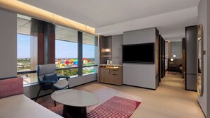 KING SUITE WITH SOFABED