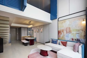 Minibar, desk, blackout curtains, iron/ironing board - Canopy By Hilton Shanghai Belfry Plaza (Shanghai)