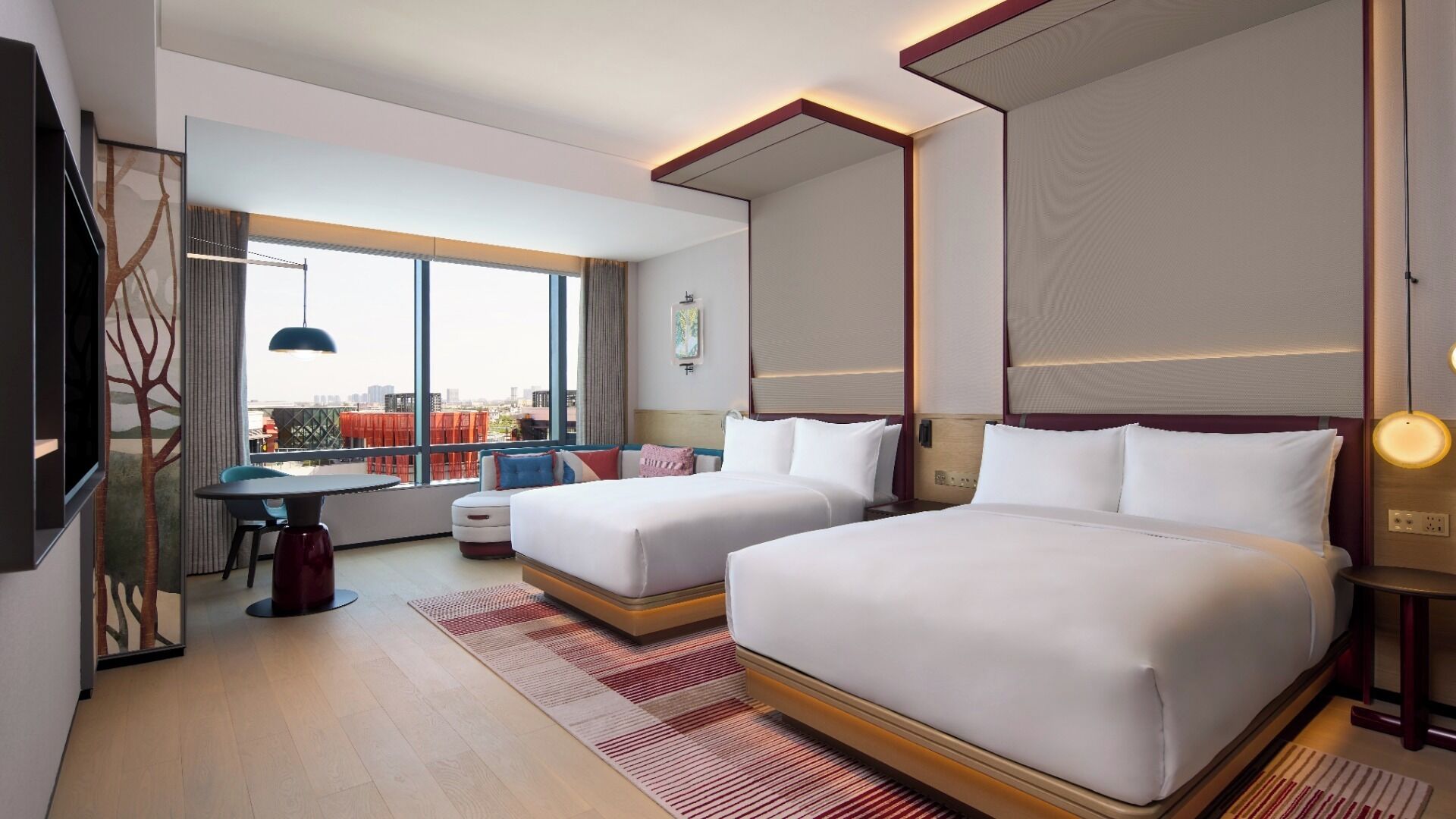 Minibar, skrivbord, mörkläggningsgardiner och strykjärn/strykbräda