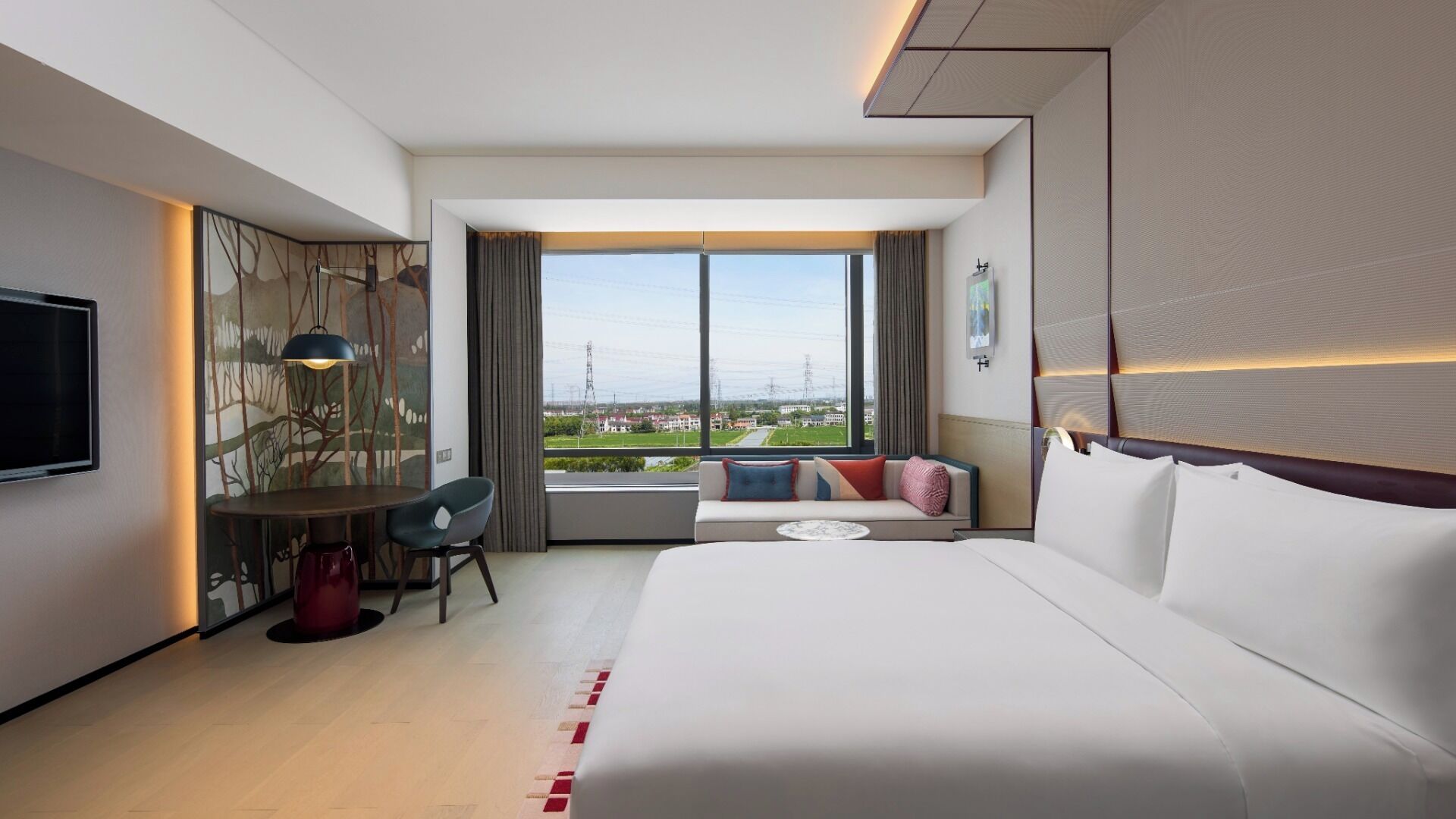 Deluxe-rum - 1 kingsize-säng | Minibar, skrivbord, mörkläggningsgardiner och strykjärn/strykbräda