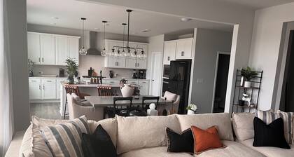 Spacious 7bedroom house in McDonough with Pool, WiFi, fitness room, and theater