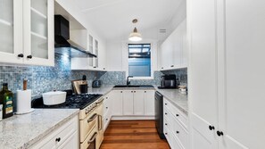 Dishwasher, cookware/dishes/utensils, dining tables