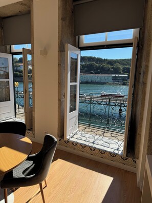 Interior - Douro river-views studio apartment (Porto)