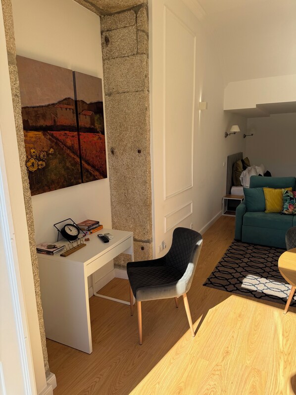 智能電視、書籍