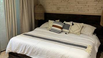 Grand Apartment | Iron/ironing board, free WiFi