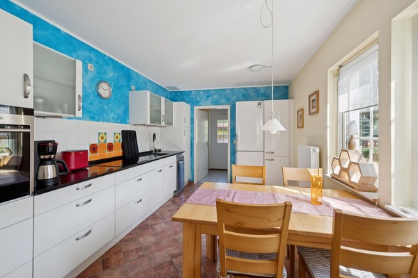 Fridge, stovetop, dishwasher, coffee/tea maker