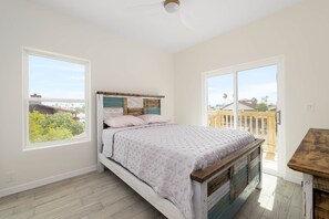 2 chambres, coffres-forts dans les chambres, fer et planche à repasser