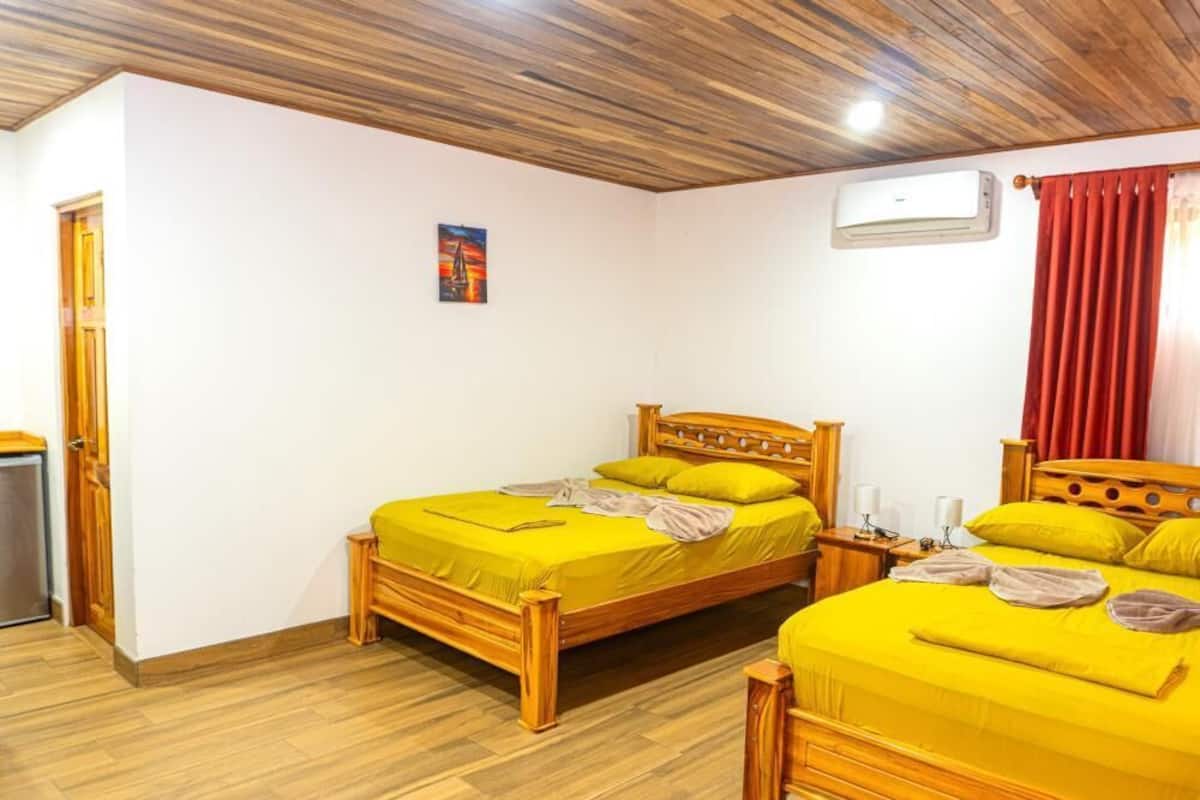 Superior Quadruple Room (No View) | Free WiFi, bed sheets