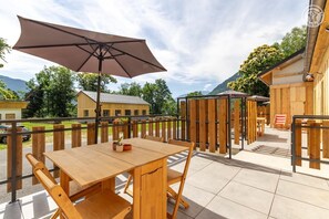 Outdoor dining - ARNICA - PUSSY LA LECHERE (PUSSY LA LECHERE)
