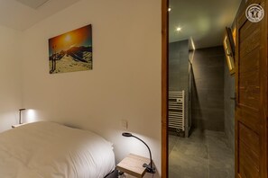 1 bedroom, iron/ironing board, free WiFi