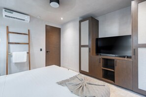 Luxury Apartment | Iron/ironing board, free WiFi