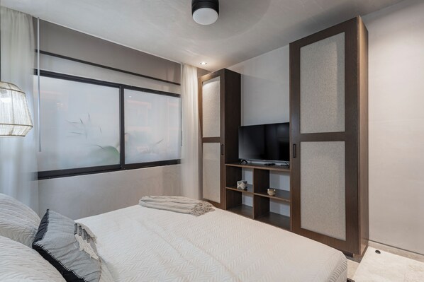 Luxury Apartment | Iron/ironing board, free WiFi