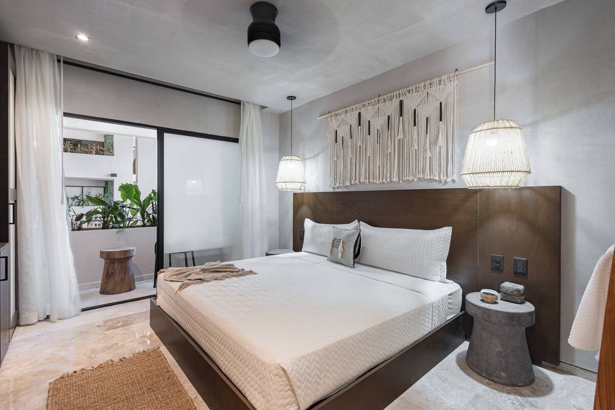Luxury Apartment | Iron/ironing board, free WiFi