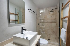 Luxury Apartment | Bathroom