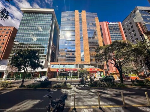 Cozy 2-bedroom apartment in charming Quito with WiFi, fitness room