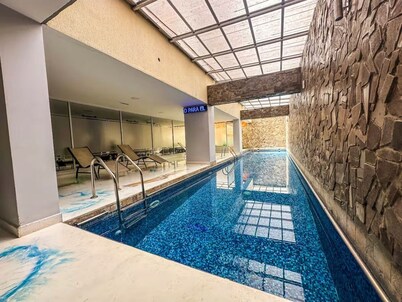 Cozy 2-bedroom apartment in charming Quito with WiFi, fitness room