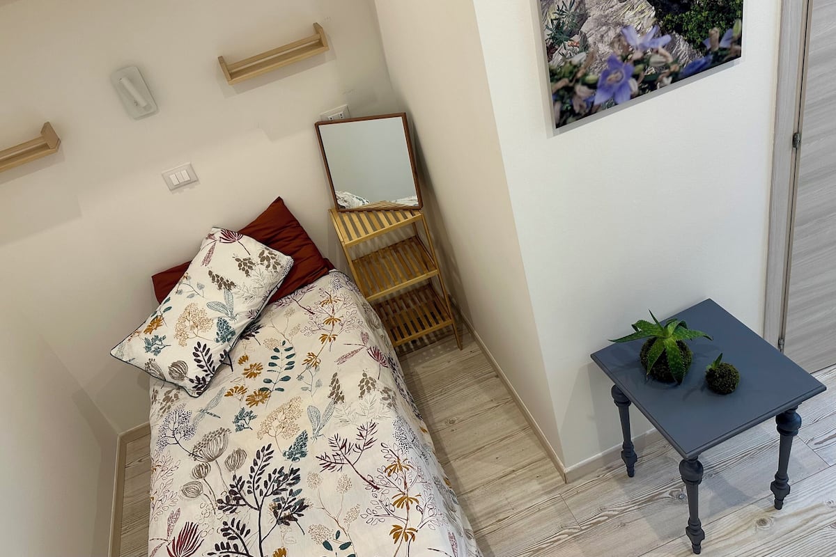 Habitación individual, vista al patio | Wifi gratis