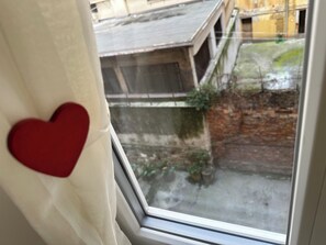 Camera singola, vista cortile | Wi-Fi gratuito