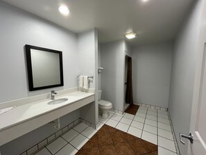 Bed sheets - Studio 6 Suites Urbana, IL (Urbana)