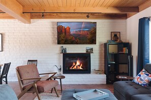 Smart TV, fireplace