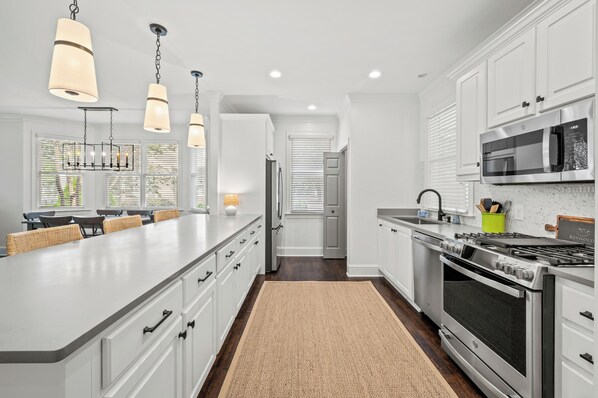 Micro-ondas, fogão, cooktop, lava-louças