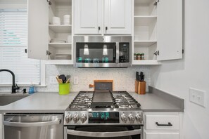 Mikrowelle, Ofen, Herdplatte, Geschirrspüler