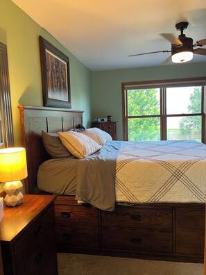 3 bedrooms, iron/ironing board, WiFi, bed sheets - Seven minute drive to the beach with great outdoor spaces for your whole family! (Detroit Lakes)