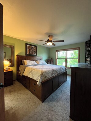 3 bedrooms, iron/ironing board, WiFi, bed sheets