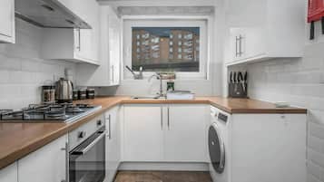 Fridge, microwave, oven, coffee/tea maker