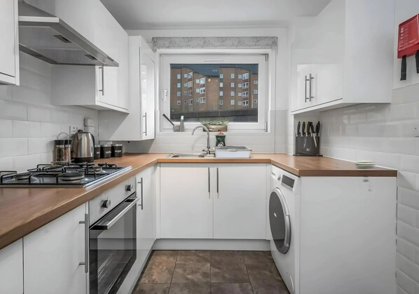 Fridge, microwave, oven, coffee/tea maker