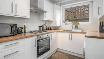 Fridge, microwave, oven, coffee/tea maker